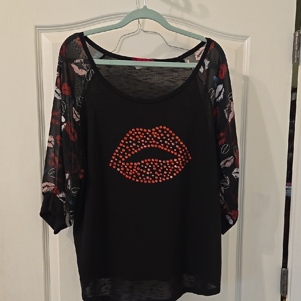 Julie's Closet 3/4 Sleeve Top with Jeweled Red Lip Design Size 2X